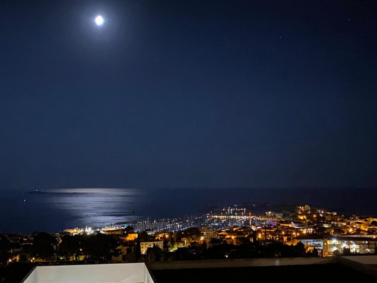Superbe T2 44m2 - Grande Terrasse Vue Panoramique Exceptionnelle Piscine - Parking Bandol