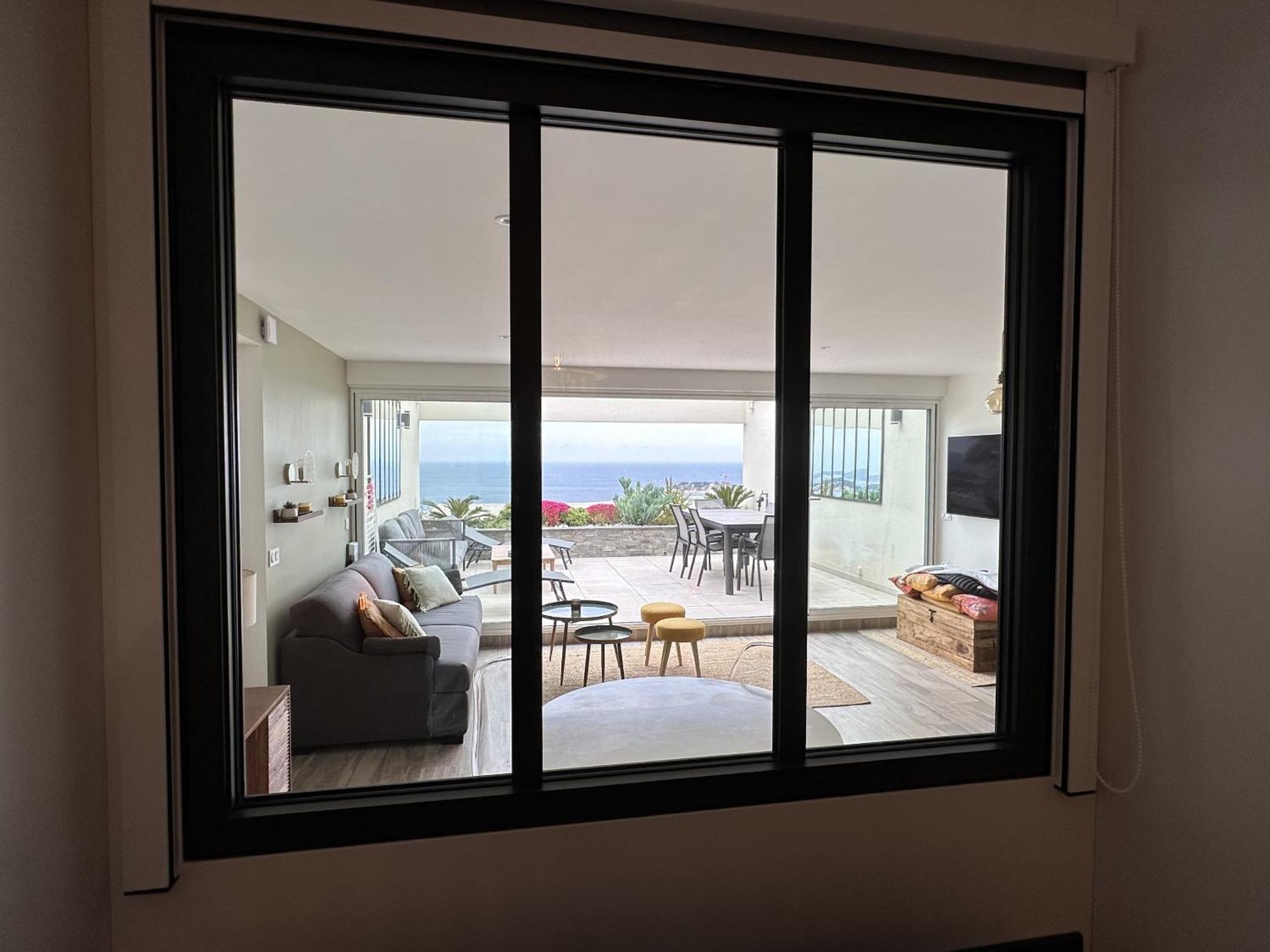 Superbe T2 44m2 - Grande Terrasse Vue Panoramique Exceptionnelle Piscine - Parking Bandol